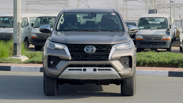 Toyota Fortuner 2023 - Image 2