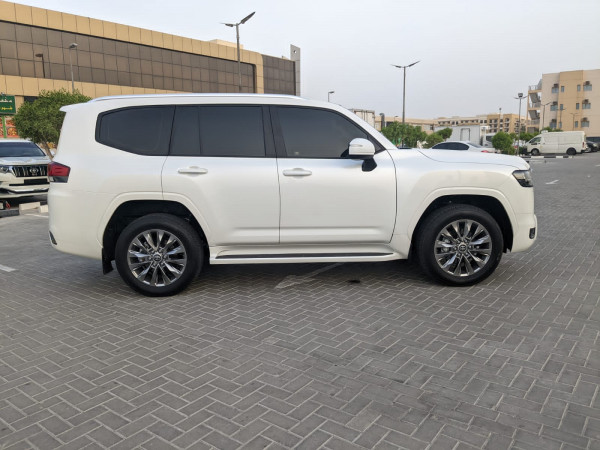 Toyota Land Cruiser 2023 - Image 2