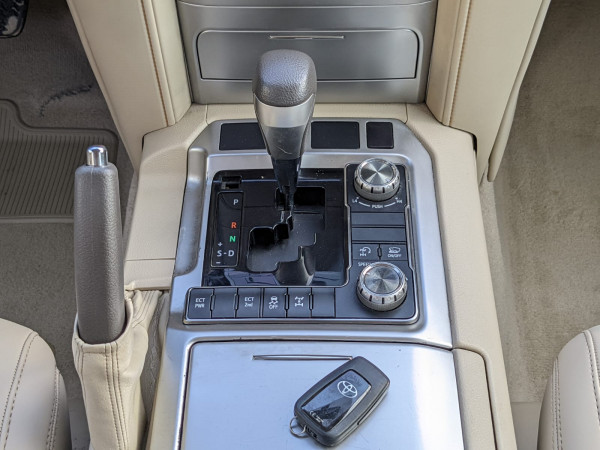 Toyota Land Cruiser 2020 - Image 4