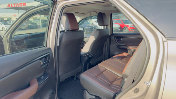 Toyota Fortuner 2023 - Image 17