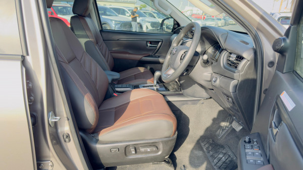 Toyota Fortuner 2023 - Image 20