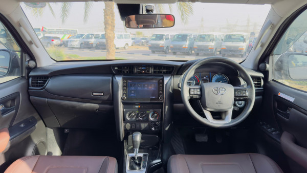 Toyota Fortuner 2023 - Image 26