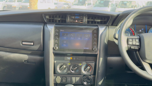Toyota Fortuner 2023 - Image 28