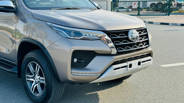 Toyota Fortuner 2023 - Image 4