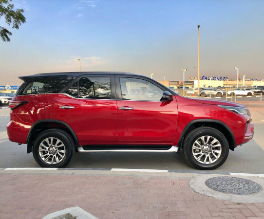 Toyota Fortuner 2022 - Image 4