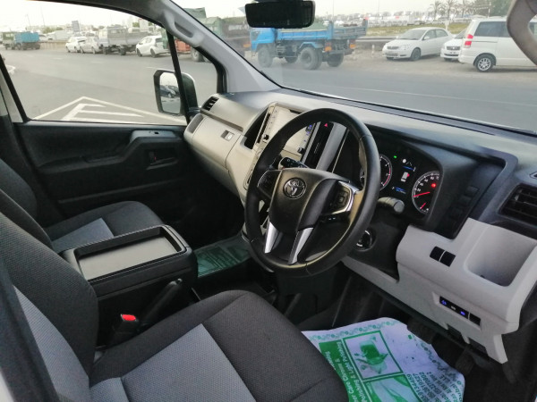 Toyota Hiace 2021 - Image 6