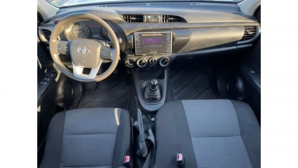 Toyota Hilux 2017 - Image 8