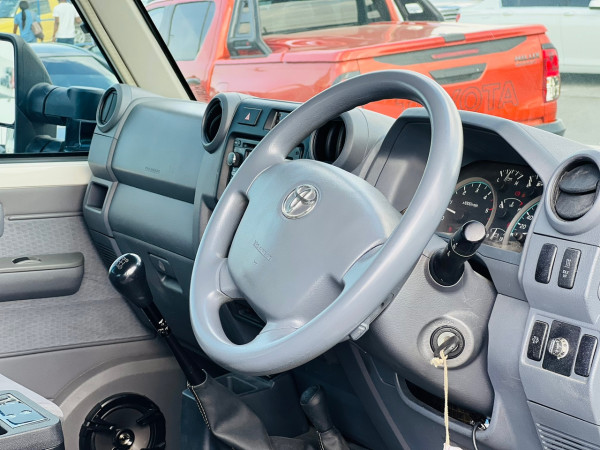 Toyota Landcruiser Pickup 2017 - Image 9