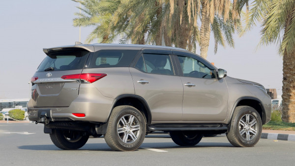 Toyota Fortuner 2023 - Image 10