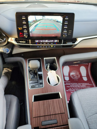 Toyota Sienna 2021 - Image 2