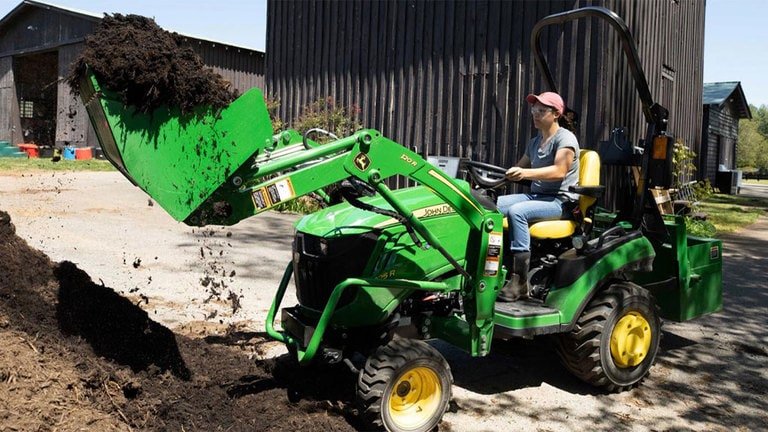 John Deere 1025R Sub-Compact Tractor - Image 3
