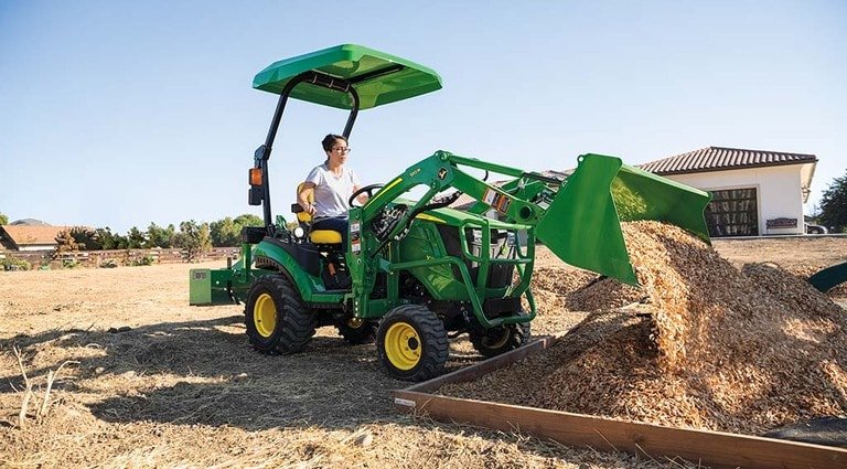 John Deere 1025R Sub-Compact Tractor - Image 4